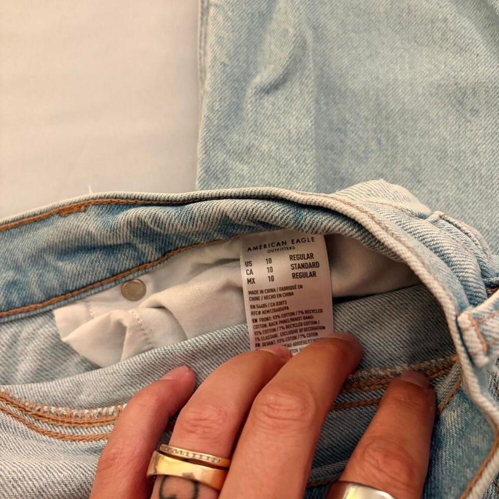 American Eagle Women's Distressed Jeans straight leg - Picture 6 of 6